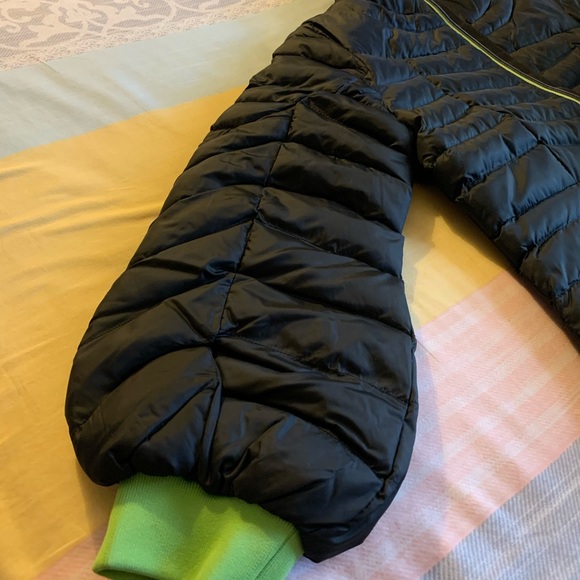Brand new Spyder puffer jacket - Picture 2 of 8